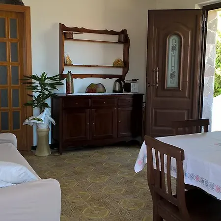 Karmabnb לינה וארוחת בוקר *